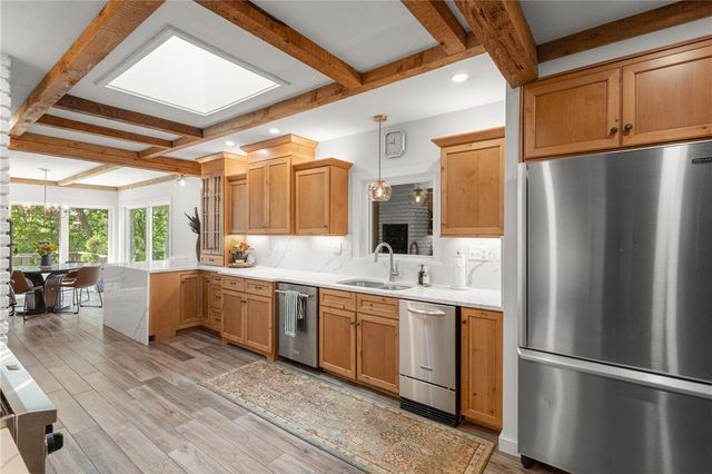 8880 Pageant Drive, Rogers, AR 72756