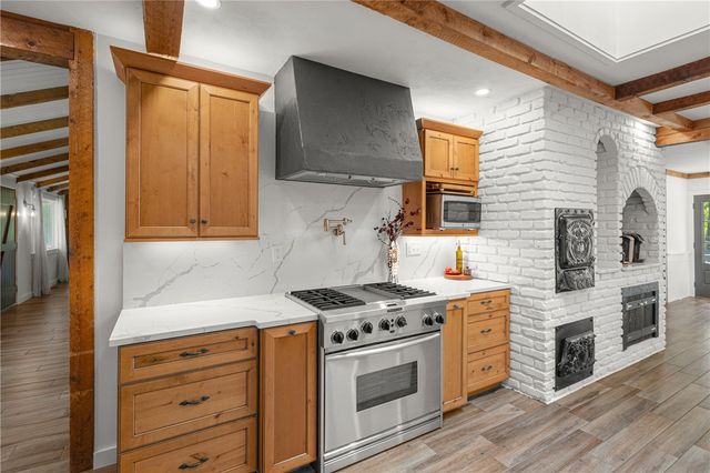 8880 Pageant Drive, Rogers, AR 72756
