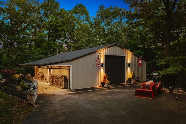 8880 Pageant Drive, Rogers, AR 72756