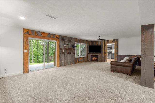 8880 Pageant Drive, Rogers, AR 72756