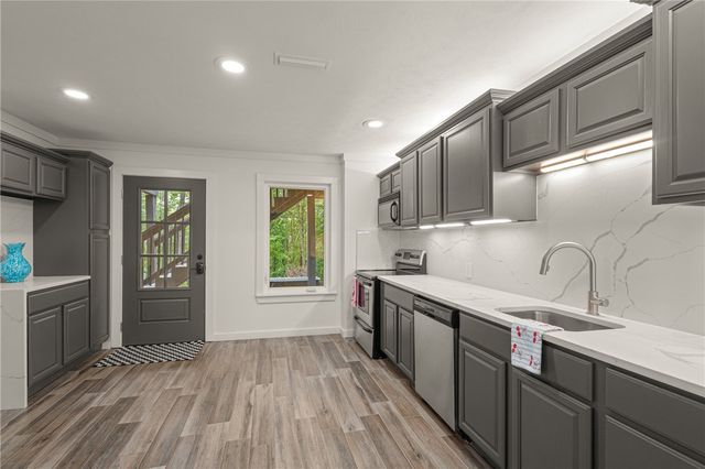 8880 Pageant Drive, Rogers, AR 72756
