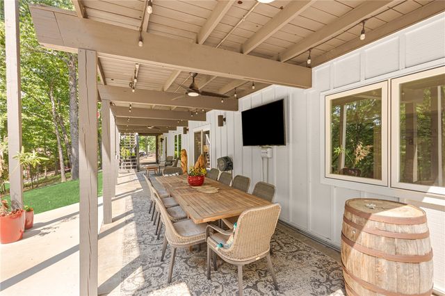 8880 Pageant Drive, Rogers, AR 72756