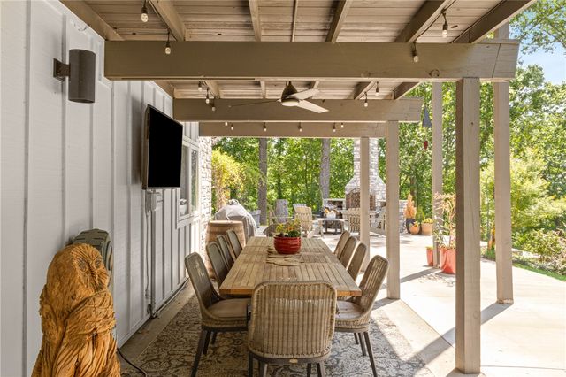 8880 Pageant Drive, Rogers, AR 72756