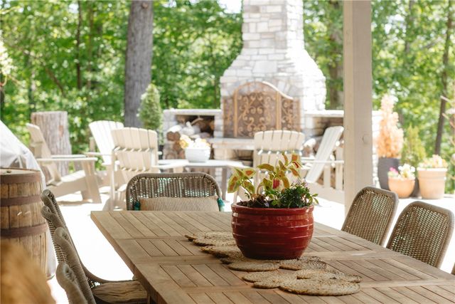 8880 Pageant Drive, Rogers, AR 72756