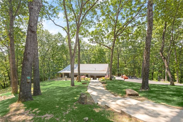 8880 Pageant Drive, Rogers, AR 72756