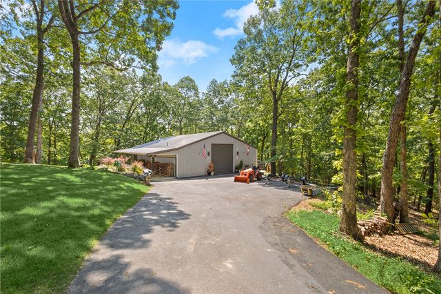 8880 Pageant Drive, Rogers, AR 72756
