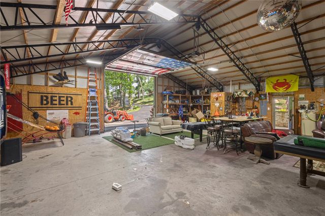 8880 Pageant Drive, Rogers, AR 72756