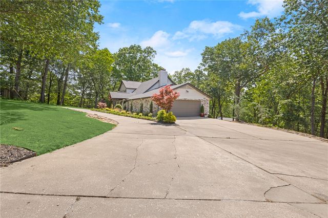 8880 Pageant Drive, Rogers, AR 72756