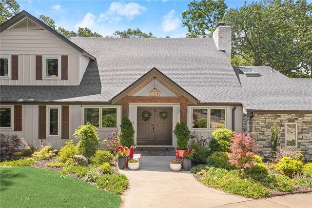 8880 Pageant Drive, Rogers, AR 72756