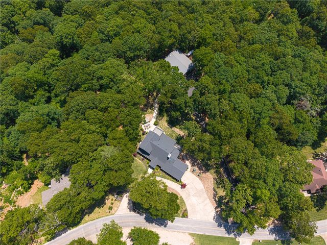 8880 Pageant Drive, Rogers, AR 72756
