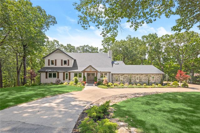 8880 Pageant Drive, Rogers, AR 72756