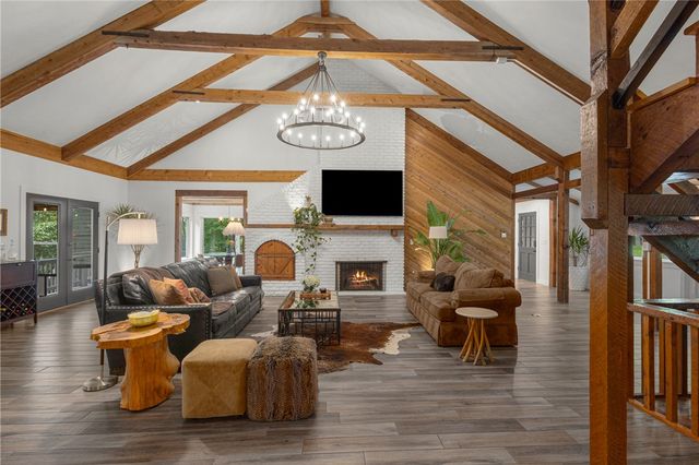 8880 Pageant Drive, Rogers, AR 72756