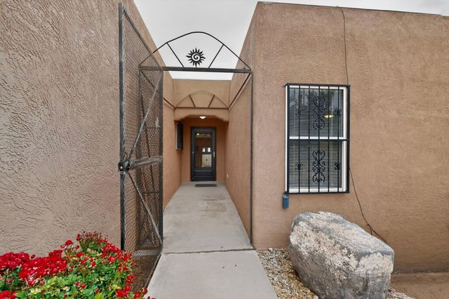 342 Sunset Farm Place SW, Albuquerque, NM 87105