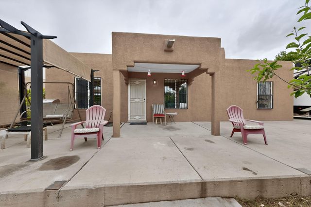 342 Sunset Farm Place SW, Albuquerque, NM 87105