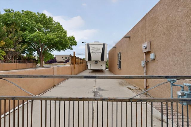 342 Sunset Farm Place SW, Albuquerque, NM 87105