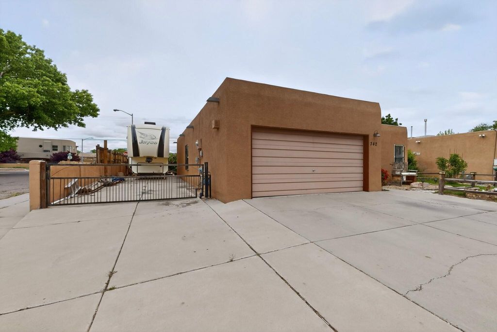 342 Sunset Farm Place SW, Albuquerque, NM 87105