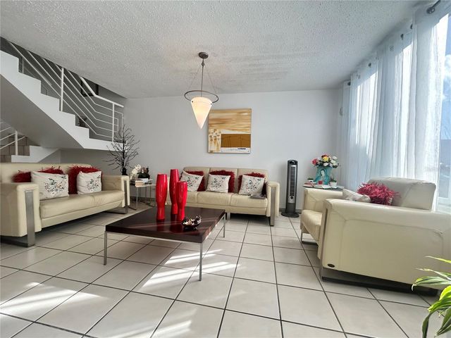 PG-124 VIA ARCOIRIS, Trujillo Alto, PR 00976