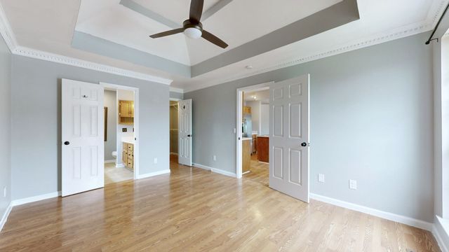 127 Oak Leaf Dr, Hendersonville, TN 37075