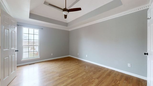 127 Oak Leaf Dr, Hendersonville, TN 37075