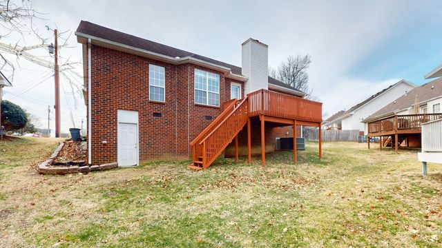 127 Oak Leaf Dr, Hendersonville, TN 37075