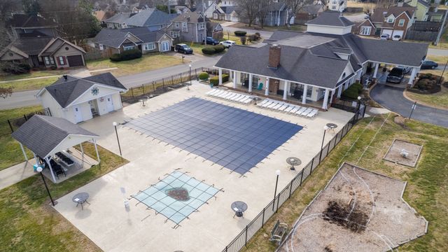 127 Oak Leaf Dr, Hendersonville, TN 37075