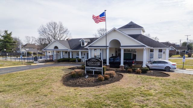 127 Oak Leaf Dr, Hendersonville, TN 37075