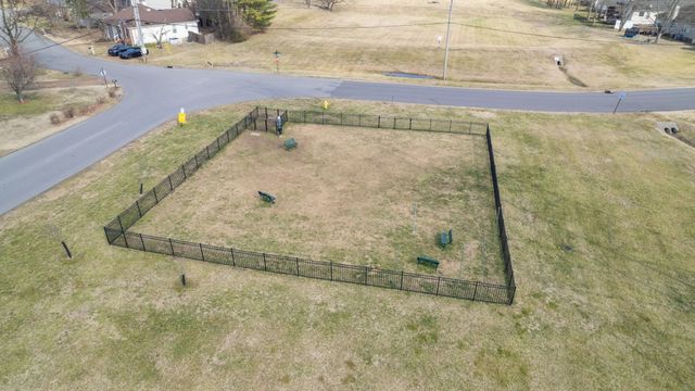 127 Oak Leaf Dr, Hendersonville, TN 37075