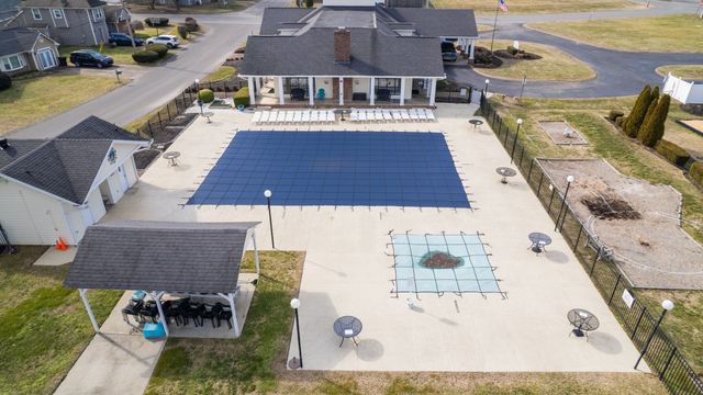 127 Oak Leaf Dr, Hendersonville, TN 37075