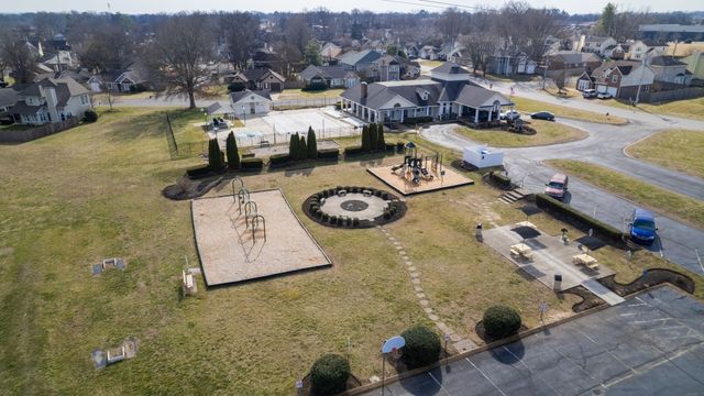 127 Oak Leaf Dr, Hendersonville, TN 37075