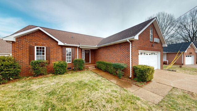 127 Oak Leaf Dr, Hendersonville, TN 37075