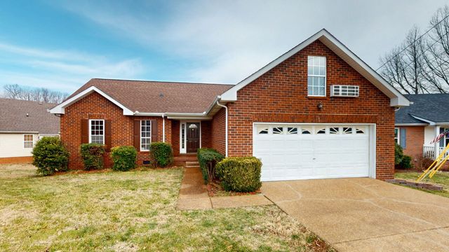 127 Oak Leaf Dr, Hendersonville, TN 37075