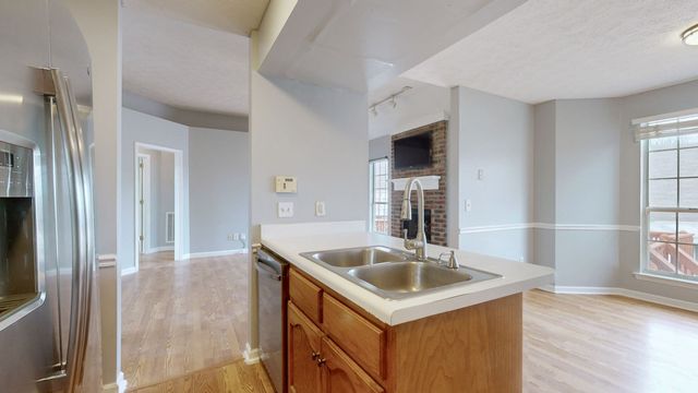 127 Oak Leaf Dr, Hendersonville, TN 37075