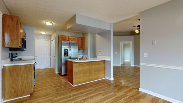 127 Oak Leaf Dr, Hendersonville, TN 37075