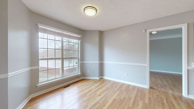 127 Oak Leaf Dr, Hendersonville, TN 37075