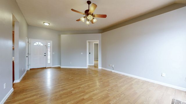 127 Oak Leaf Dr, Hendersonville, TN 37075