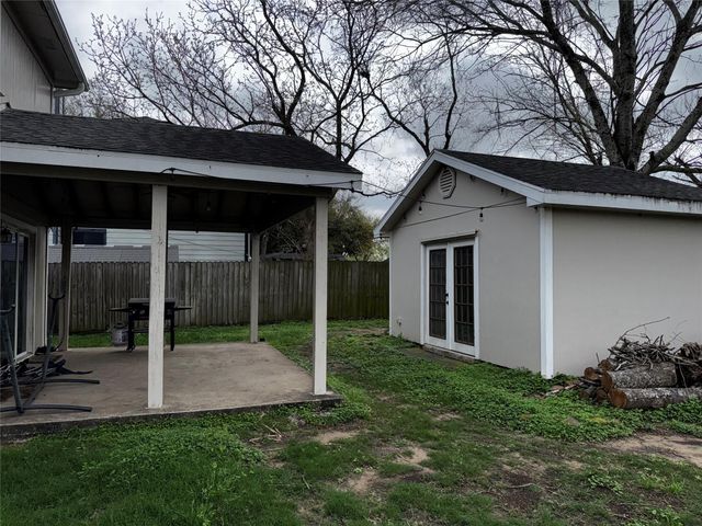 303 Cypress Lane, La Porte, TX 77571