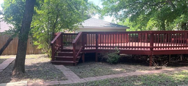 6511 RAMBLING TRAIL DR, San Antonio, TX 78240