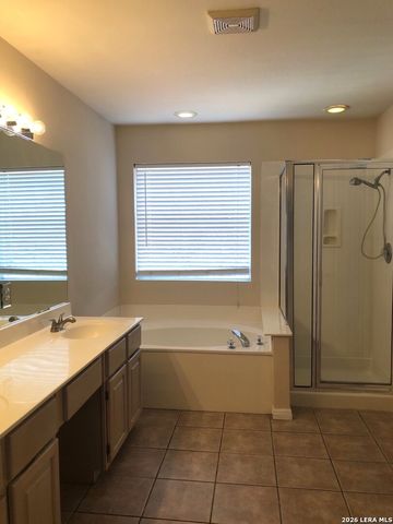 6511 RAMBLING TRAIL DR, San Antonio, TX 78240