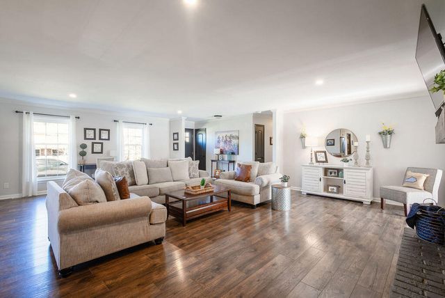 181 Peachtree Drive, Versailles, KY 40383