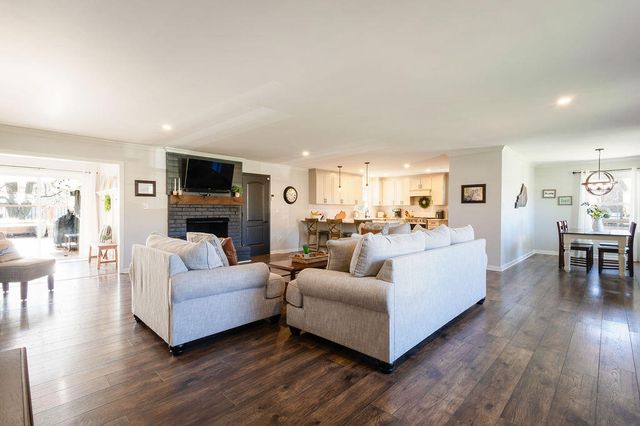 181 Peachtree Drive, Versailles, KY 40383