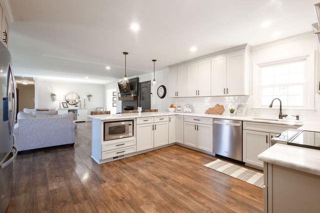 181 Peachtree Drive, Versailles, KY 40383