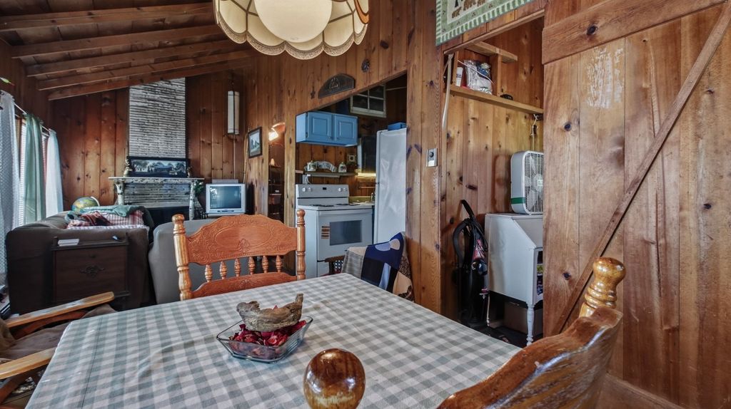 Image 8 of property listing at 1551A 8 3/4 Street, Almena, WI 54805