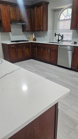 1724 Newcastle Drive, Mansfield, TX 76063