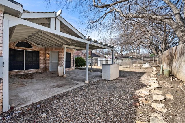 1724 Newcastle Drive, Mansfield, TX 76063