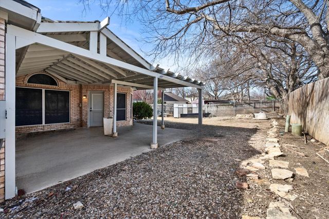 1724 Newcastle Drive, Mansfield, TX 76063