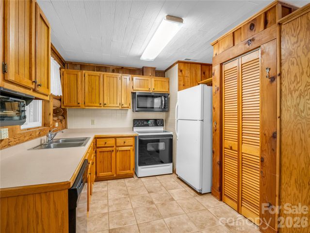 137 Amys Ridge Road, Lake Lure, NC 28746