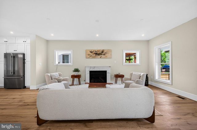 1324 FARRAGUT ST NW, Washington, DC 20011