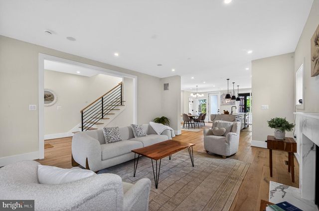 1324 FARRAGUT ST NW, Washington, DC 20011