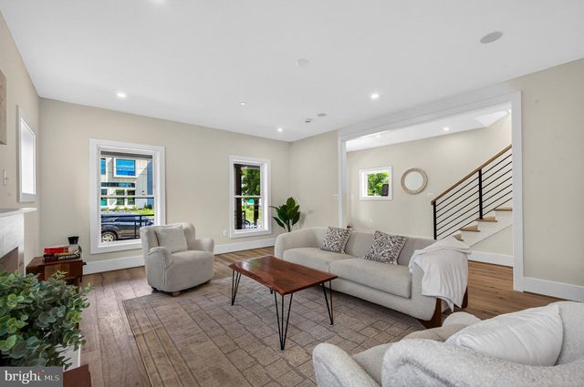 1324 FARRAGUT ST NW, Washington, DC 20011