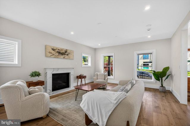 1324 FARRAGUT ST NW, Washington, DC 20011